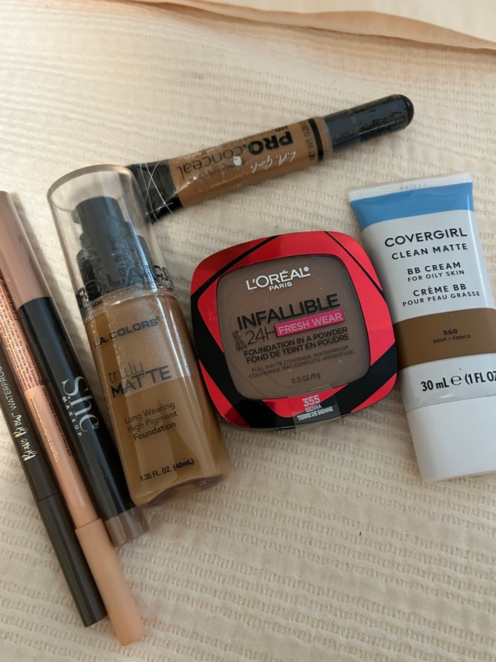 Bundle of 7 makeup Foundation - Picture 2 of 9